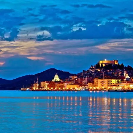 In With Sea View, Balcony, Air Conditioning, Wifi Апартаменты Гребастика