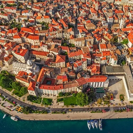 Apartment In With Sea View, Balcony, Air Conditioning, Wifi