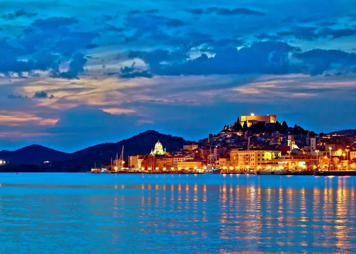 In With Sea View, Balcony, Air Conditioning, Wifi Apartman Grebastica