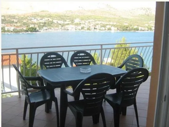 Apartman In With Sea View, Balcony, Air Conditioning, Wifi Grebastica